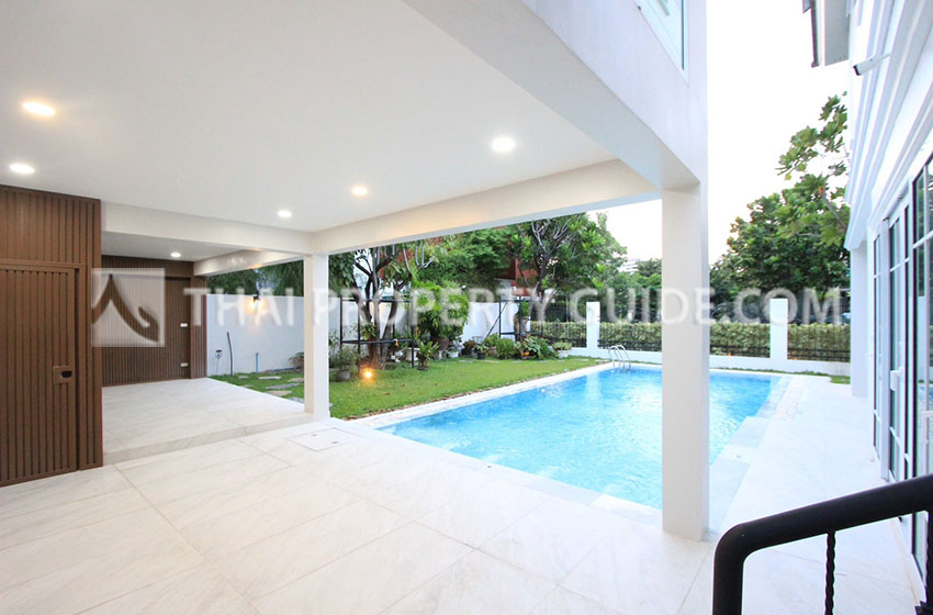 House with Private Pool in Sukhumvit 